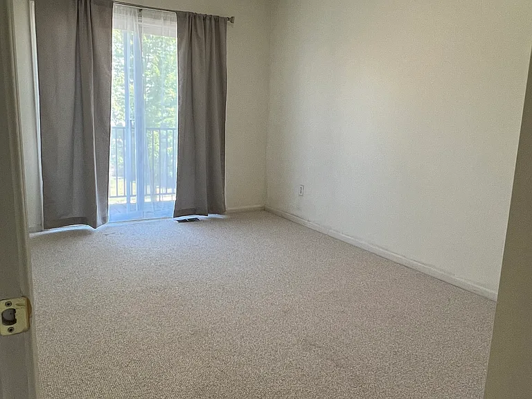 1021 Maiden Ln — Photo 7
