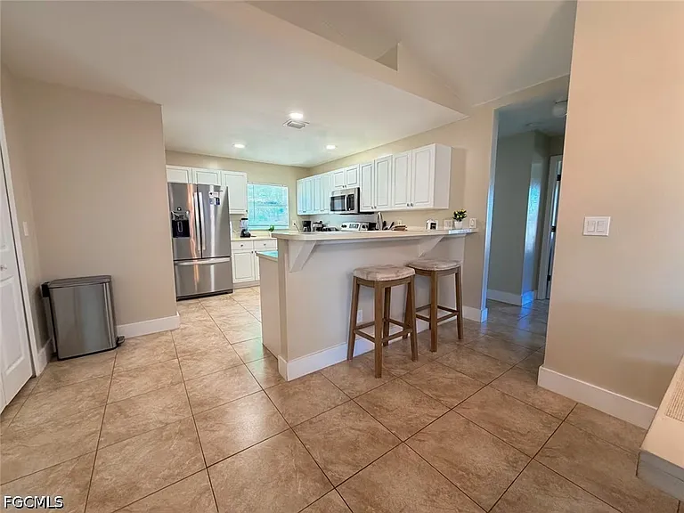 2937 SW 8th Pl — Photo 7