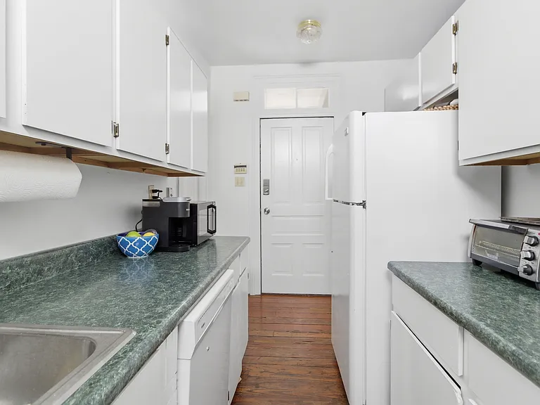 21 Felix St #B — Photo 5