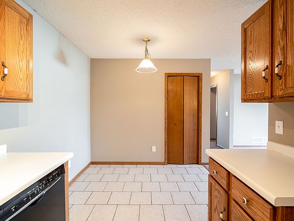 3rd image of 558 Kendall Dr