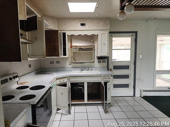 3rd image of 15415 Woodlawn East Ave