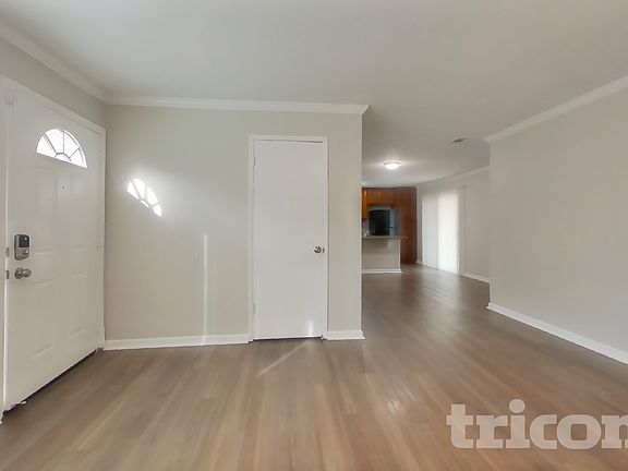 4th image of 2921 Pear St