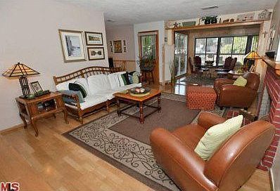 4th image of 928 Cresthaven Dr