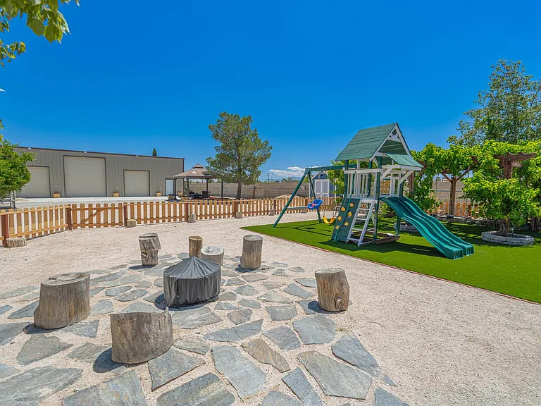 42704 23rd St W — Photo 29