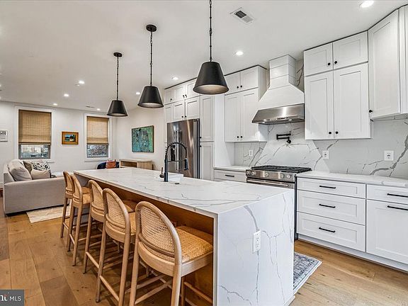 5th image of 522 Taylor St NW