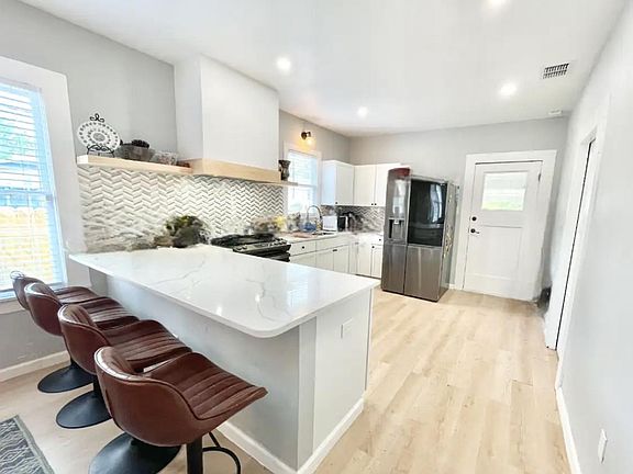 3rd image of 102 Kirkwood