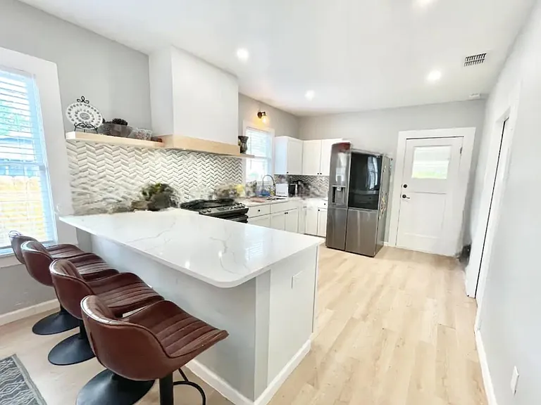 102 Kirkwood — Photo 3