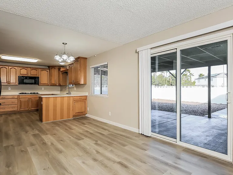 8240 Stapleton Ave — Photo 7