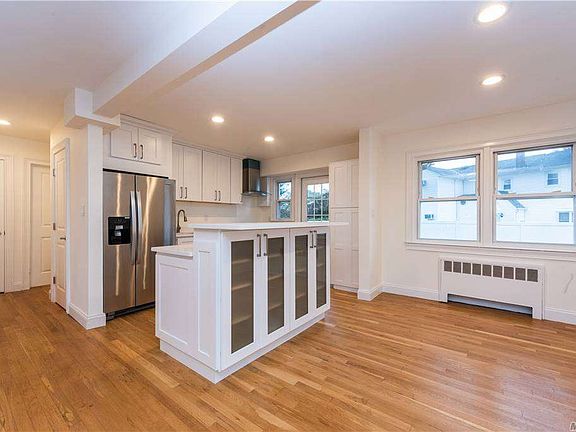 5th image of 734 Oakfield Ave