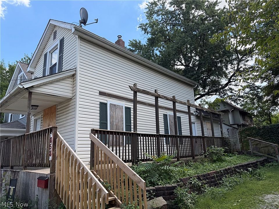 1st image of 858 Forrest Dr