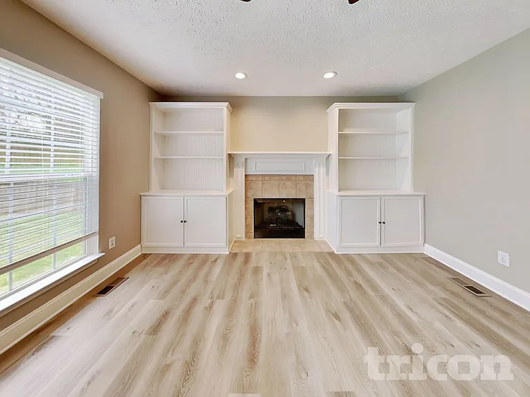 134 Walton Trce S — Photo 3