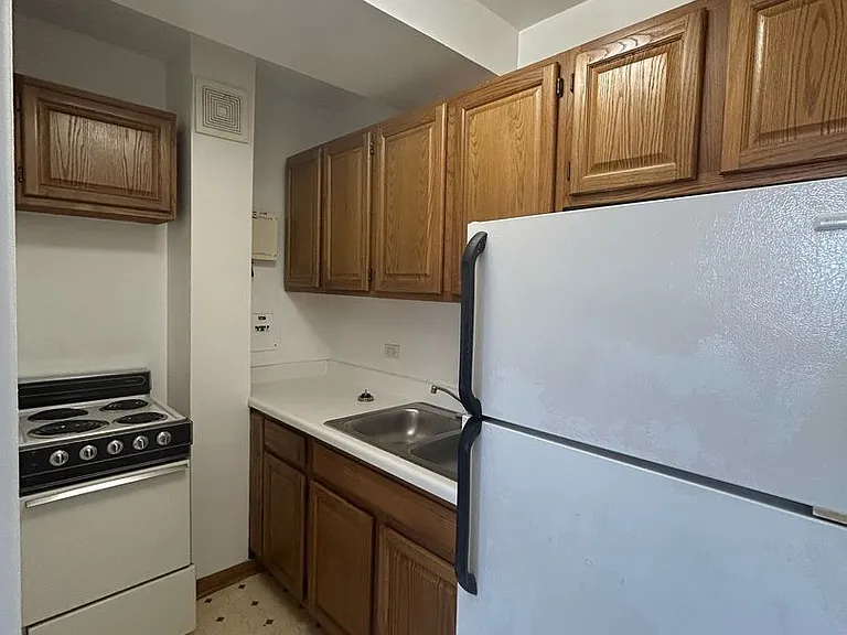 4180 Marine Terrace Apartments — Photo 79