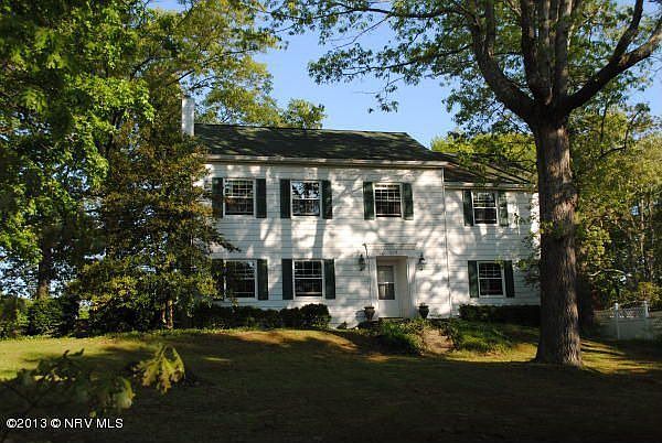 1st image of 820 W Main St