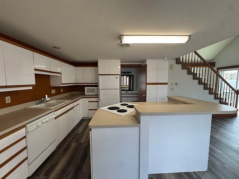 208 W Main St #208 — Photo 4