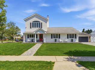 27 Seitz Drive, Bethpage, NY 11714