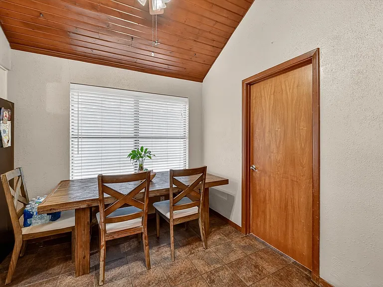 3921 Timberidge Dr — Photo 3