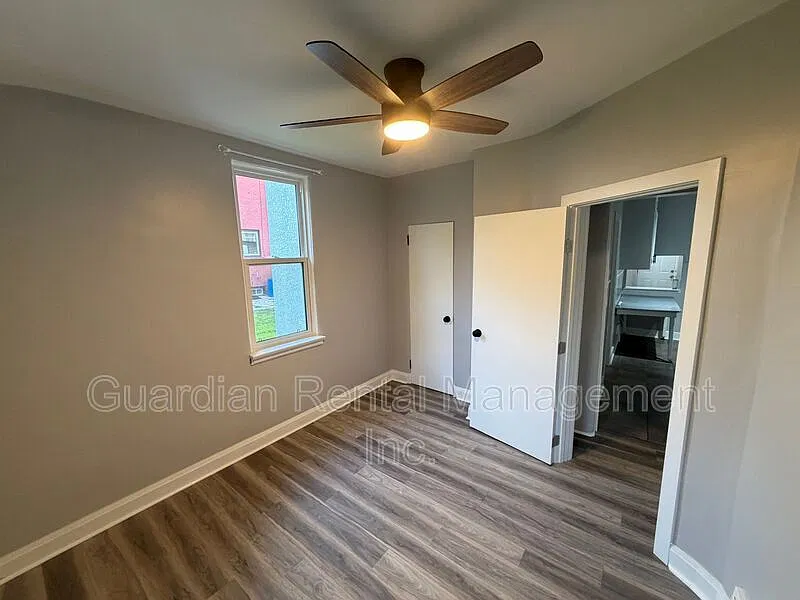 3 bed, 1.0 bath, $2,000 — Photo 4