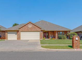 1721 SW 31st St, Moore, OK 73160