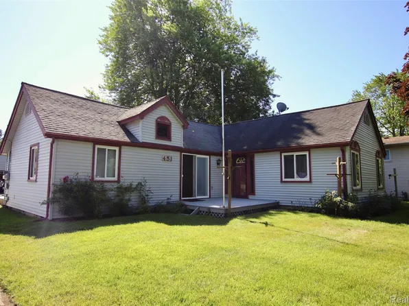 451 S Hospital Rd, Waterford, MI 48327
