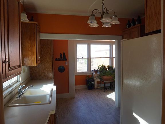 2nd image of 405 NE 8th St