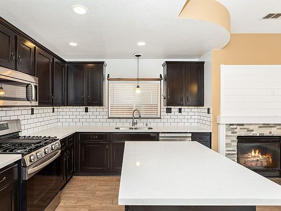2nd image of 39859 Chambray Dr