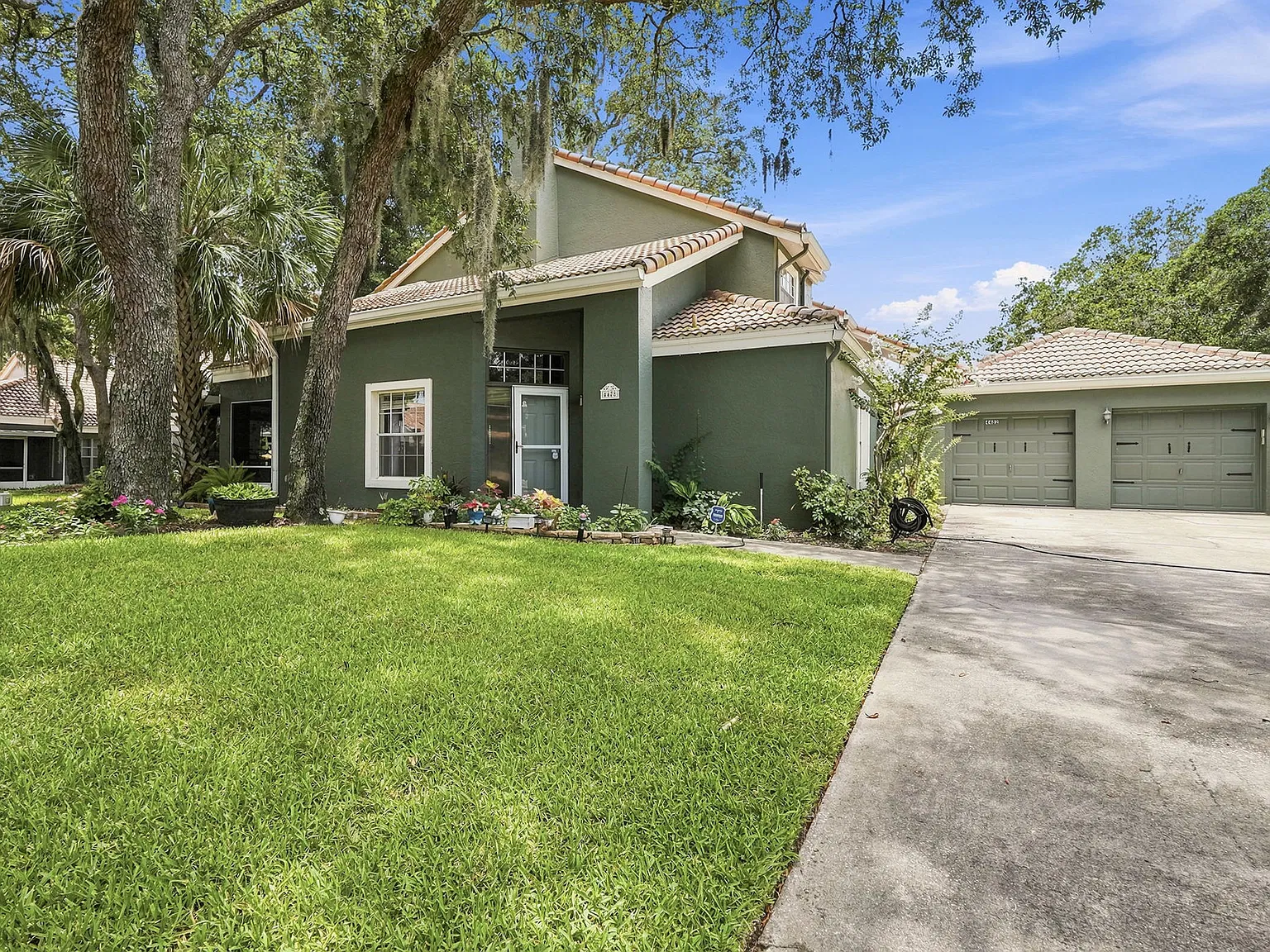 3 bed, 1358 sqft, $2,100 — Photo 2