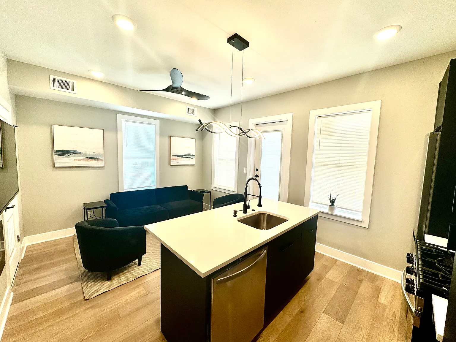 108 S Lincoln Pl — Photo 2