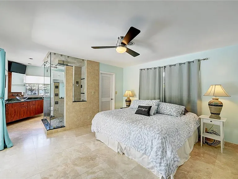 840 SW 7th St — Photo 14