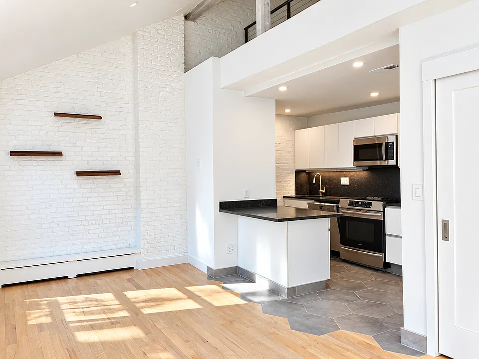 5 Lamson Pl #3