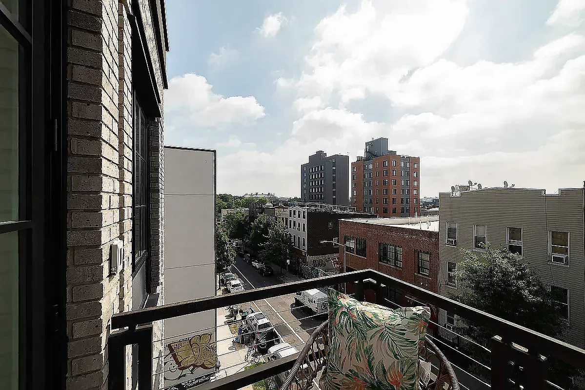 73 Starr Street — Photo 2