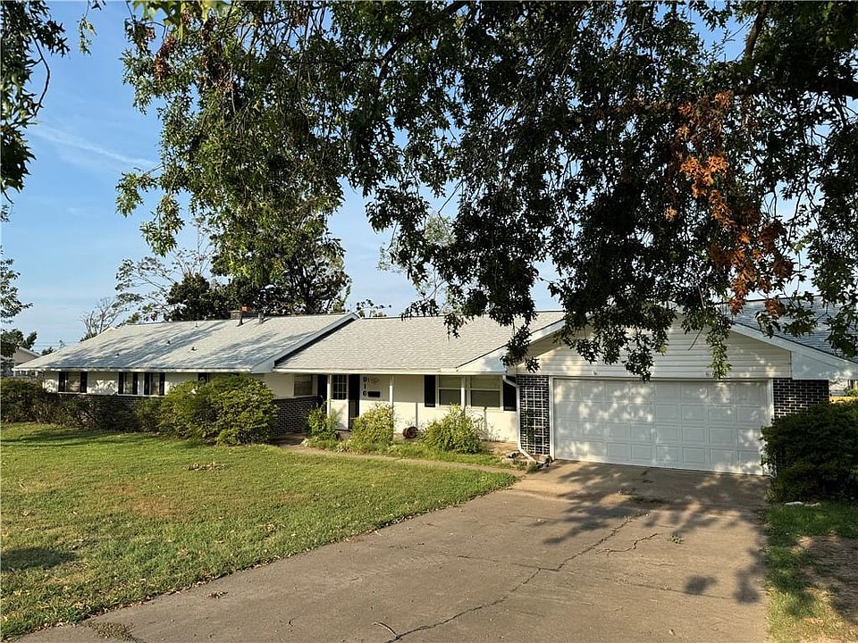 1st image of 916 S 14th Pl