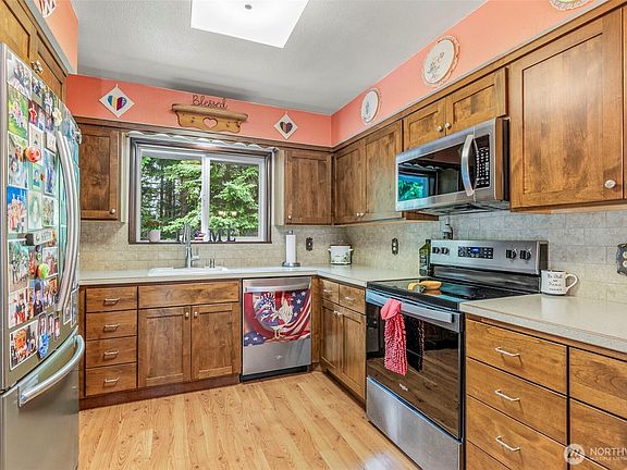 5th image of 190 Martin Road
