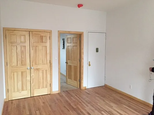 Rented by New York Realty Minimax Inc | media 28