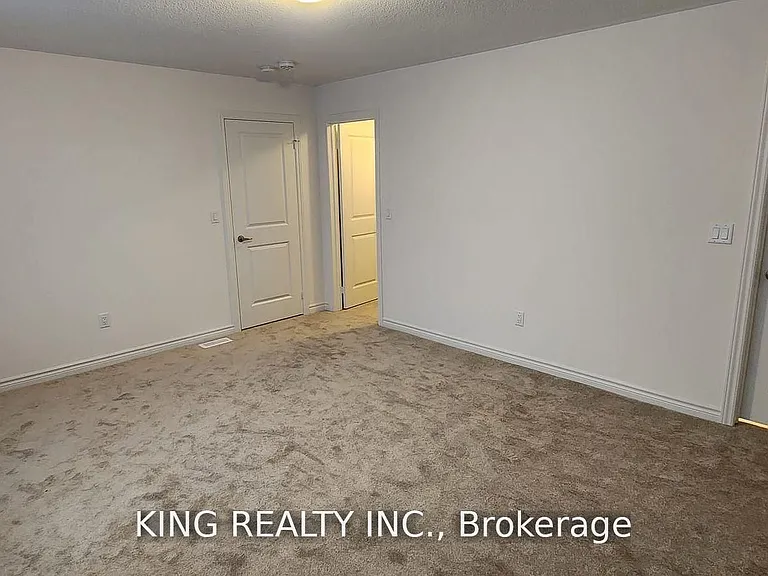 373 Russell St — Photo 22