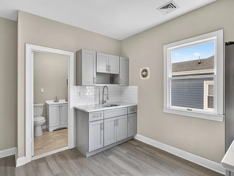 378 Grand St — Photo 10