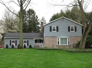 110 Huntington Mdw, Rochester, NY 14625