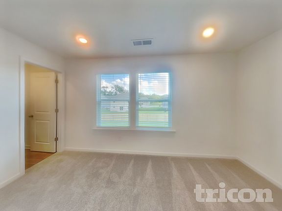 4th image of 224 Paisley Way