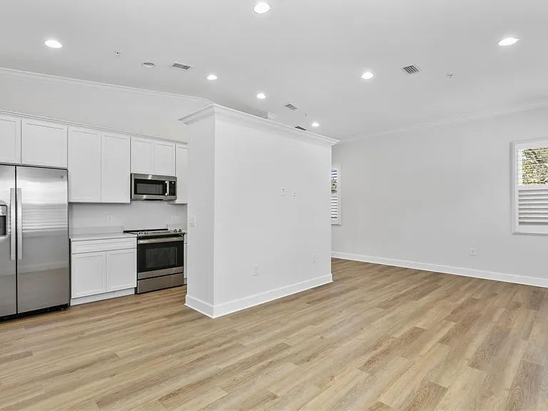 1903 W Bristol Ave #2 — Photo 27