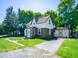 635 1st St S, Gravenhurst, ON P1P 1K1