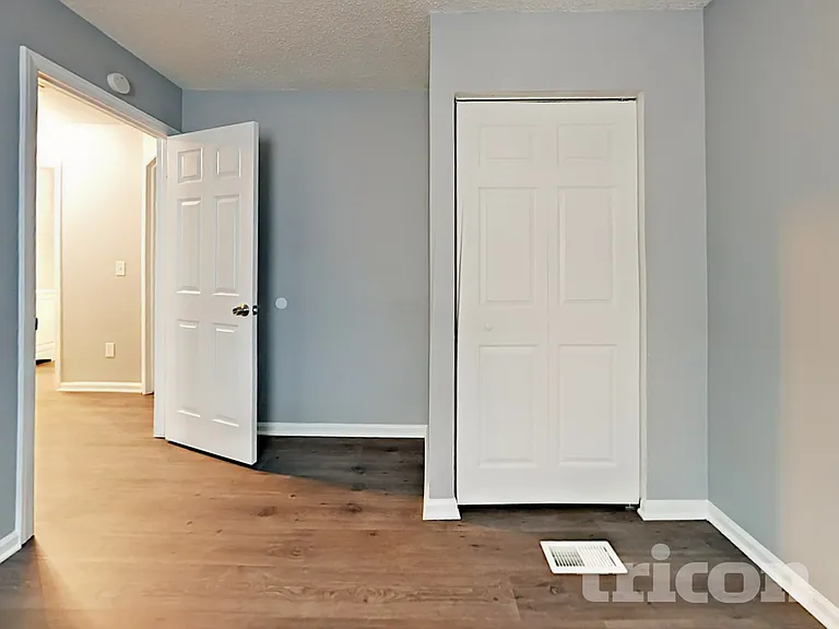 111 Woodspur Rd — Photo 8