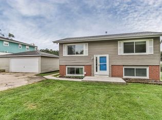 319 Crystal Ave, South Elgin, IL 60177