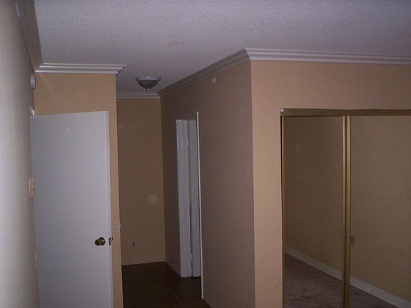 5th image of 225 W 6th St APT 312