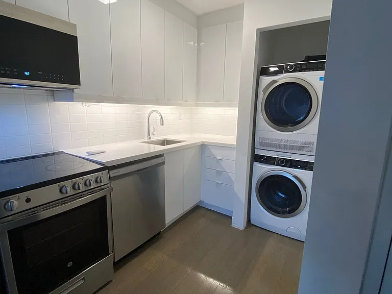 478 Caledonia Rd — Photo 2