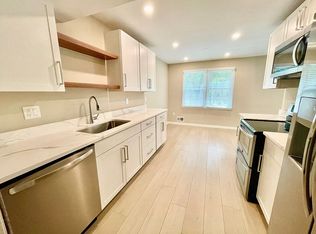 6882 Brian Michael Ct, Springfield, VA 22153