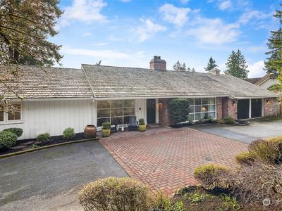 10415 SE 29th Street, Beaux Arts Village, WA, 98004