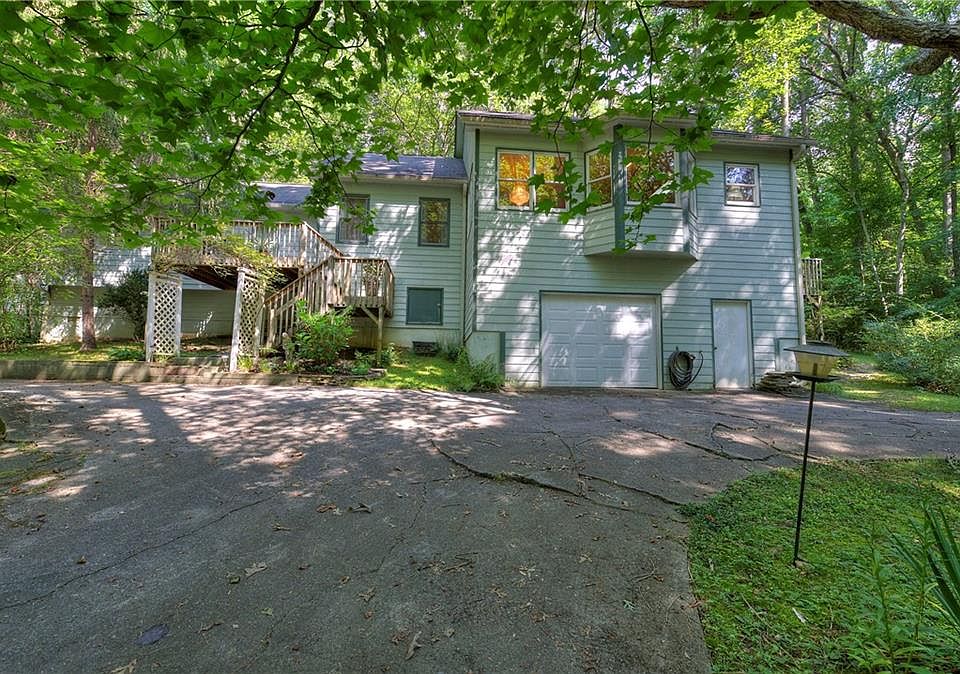 1st image of 105 Highland Cir SW