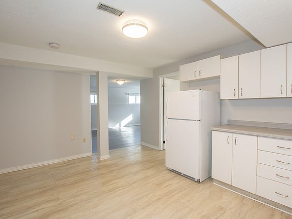 4th image of 14 Douglas Ave