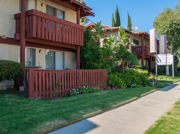 Tara Woods, 8521 International Ave APT 201, Canoga Park, CA 91304