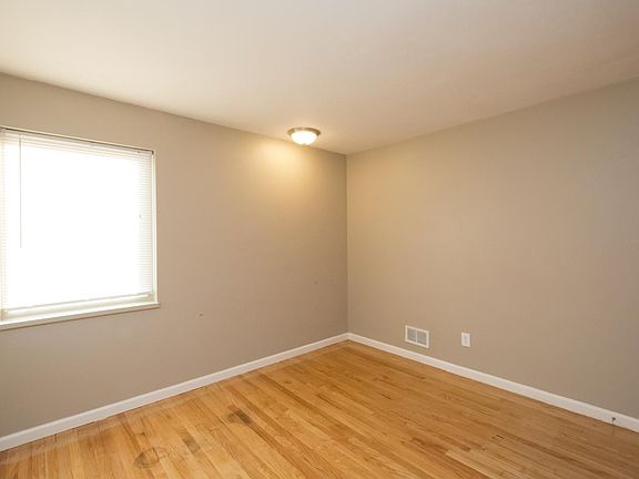 3rd image of 4062 Mayview Dr