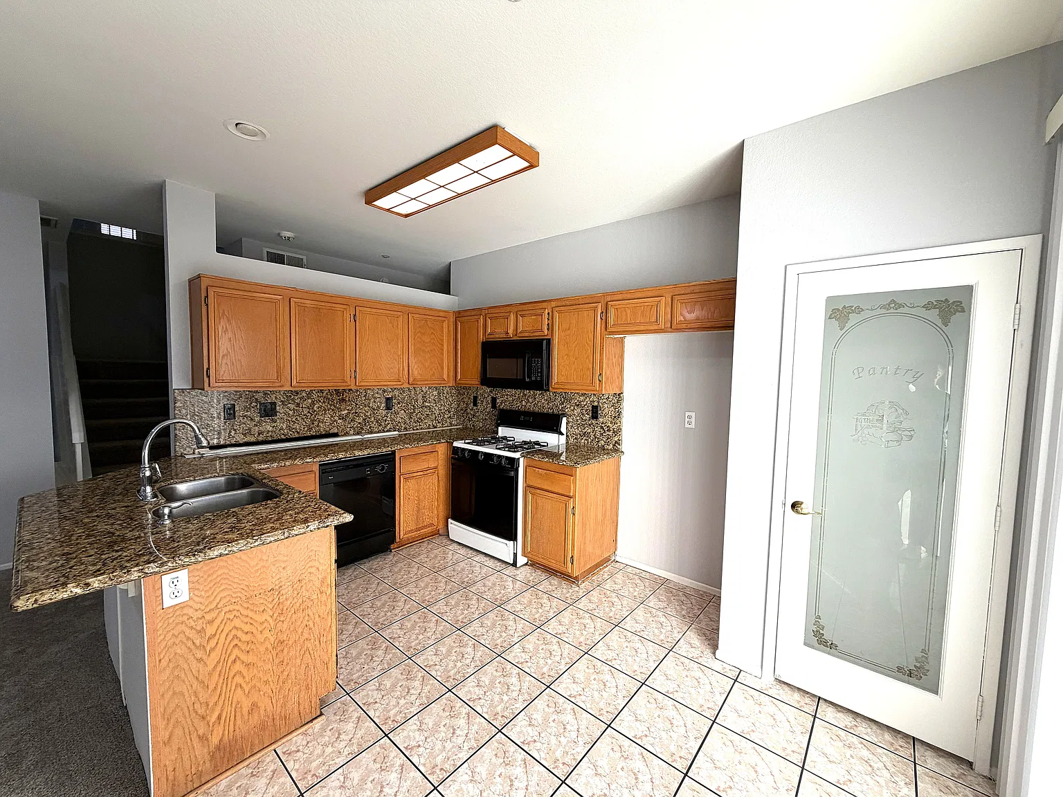 5 bed, 2268 sqft, $3,500 — Photo 2